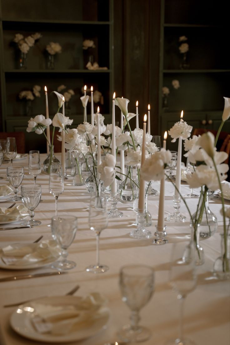 Champagne Table Setting Wedding, Simple Beautiful Wedding Centerpieces, Simple Wedding Candle Centerpieces, All Candle Wedding Reception, Simple Modern Table Setting, Bridal Table Set Up, Simple Flower And Candle Table Decor, Modern White Rose Wedding, Minimal Long Table Wedding Decor