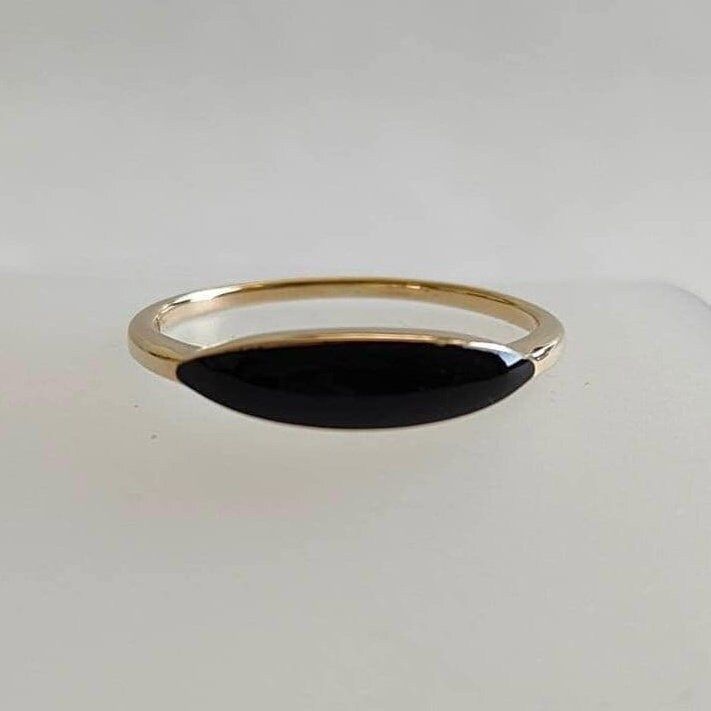 ITEM DESCRIPTION: The Ring is made from Solid 14K Yellow Gold with enamel. Enamel : Black Enamel weight: 0.20 carats Gold purity: 14K (58.33% approx.) Gold weight: 1.40 grams  Gross weight : 1.44 grams The Gold purity is guaranteed and it comes with authentic 14K gold hallmark. Since these Rings are handmade, they are Nickel/Lead FREE.  CUSTOMISATION: --> Enamel color customization is available and the main color can be substituted with a color of your choice. CUSTOMER SUPPORT: We are available Modern Enamel Rings For Formal Occasions, Elegant Enamel Rings With Polished Finish, Modern 14k Gold Enamel Round Ring, 14k Gold Jewelry With Black Enamel, Modern Round Enamel Ring In 14k Gold, Sleek Ring Jewelry Gift, Sleek Ring Jewelry For Gift, Modern Black Enamel Ring Jewelry, Modern Black Enamel Ring