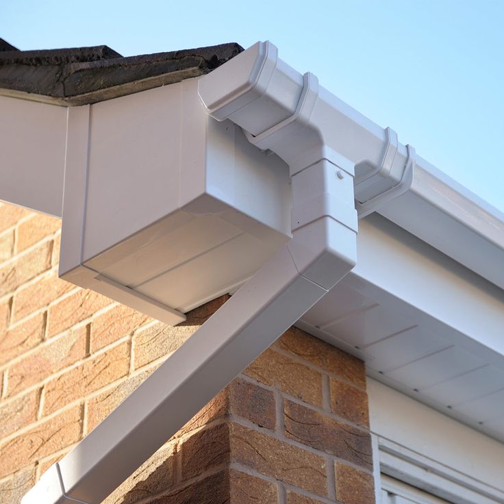 the corner of a house with gutter attached to it