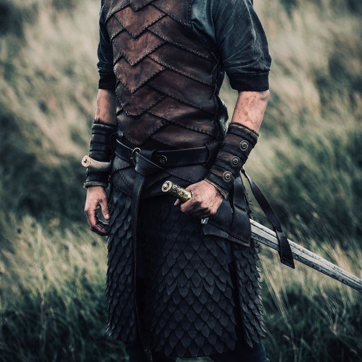 Cool leather armor Leather Armor Aesthetic, Armour Aesthetic, Armor Aesthetic, Leather Armour, Medieval Aesthetic, The Heist, Captive Prince, Leather Armor, Fantasy Story