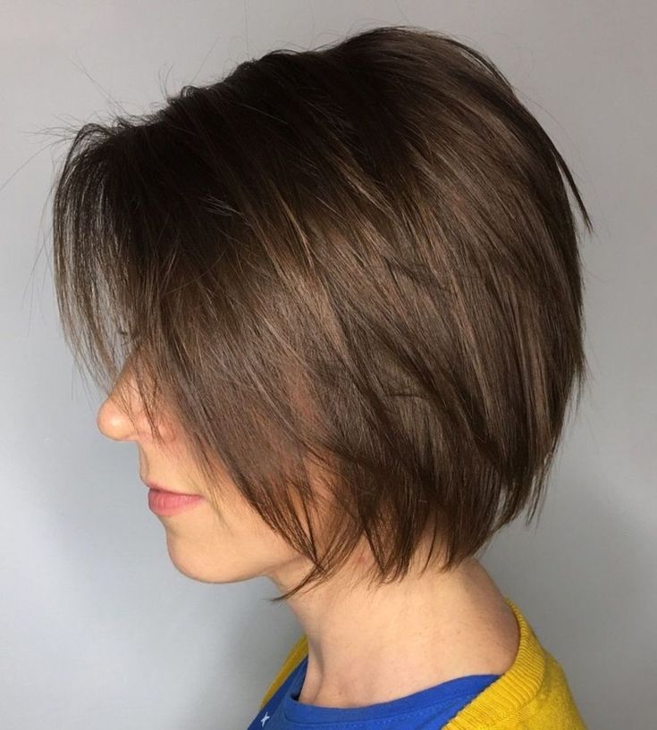 Layered Brown Bob For Fine Hair Tan Skin Blonde Hair, Layered Bob Short, Cute Short Haircuts, Short Brown Hair, Layered Bob Hairstyles, Bob Hairstyles For Fine Hair, Short Layered Haircuts, Short Straight Hair, Short Bob Haircuts