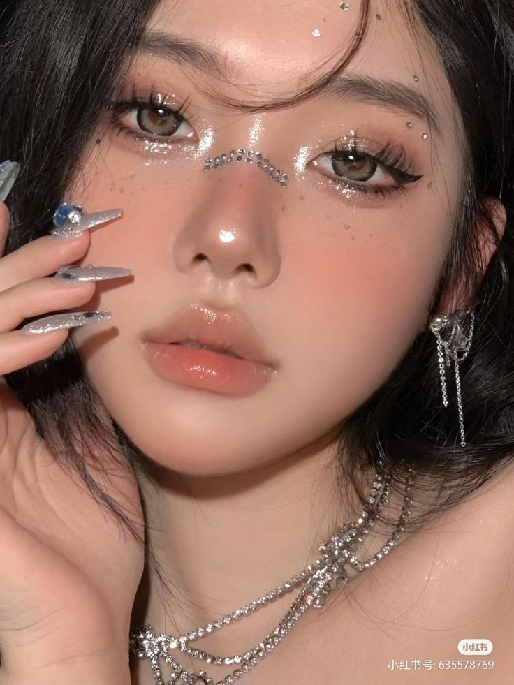 K Pop Inspired Makeup, Enhypen Concert Makeup, Kpop Stage Makeup, Kpop Concert Makeup Ideas, Kpop Concert Makeup, Chinese Makeup Look, Aespa Makeup, Layout Makeup, Tape Makeup