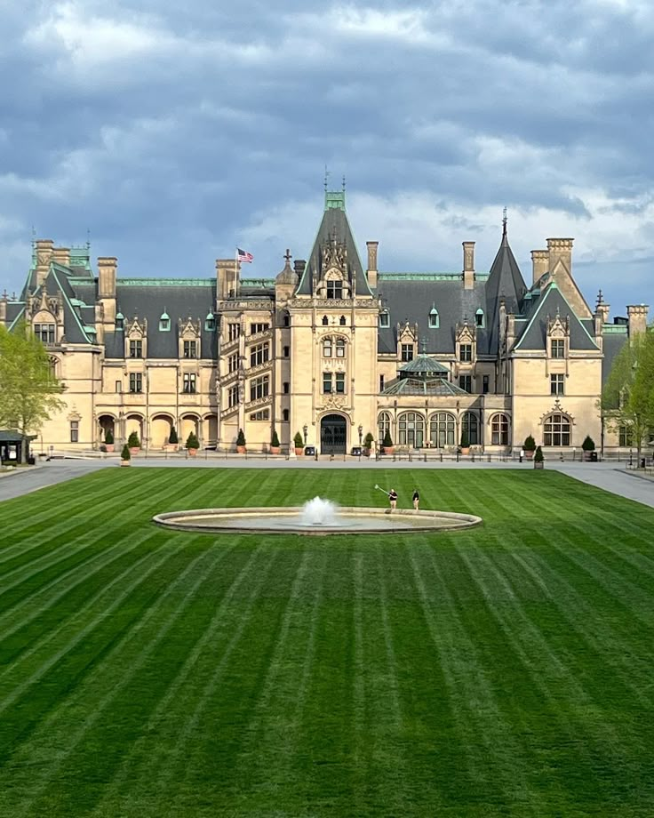 #Biltmore  #Bilmoreestate  #ashevilleNC Biltmore House, The Gilded Age, Biltmore Estate, Vacation Planner, Abandoned Mansions, Gilded Age, Roaring 20s, Blue Ridge Mountains, Countries Of The World