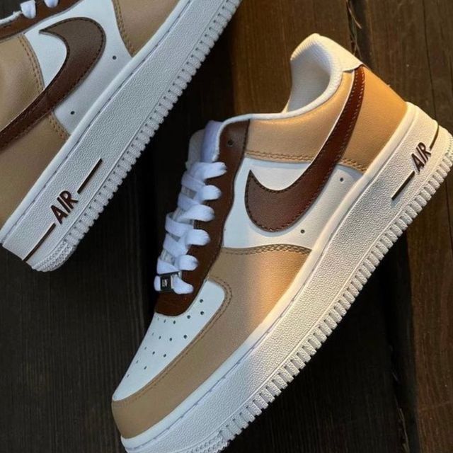 Brown Nike Shoes, Sneaker Trend, Trendy Shoes Sneakers, Nike Shoes Girls, Basket Style, Nike Fashion Shoes, Preppy Shoes, Jordan Shoes Girls, Shoes And Sneakers