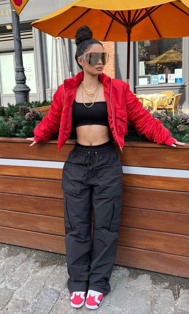 Red Streetwear Outfit, Red Jacket Outfit, Girly Streetwear, Red And White Outfits, Red And Black Outfits, Looks Party, Negroni, Streetwear Fashion Women, Red Outfit