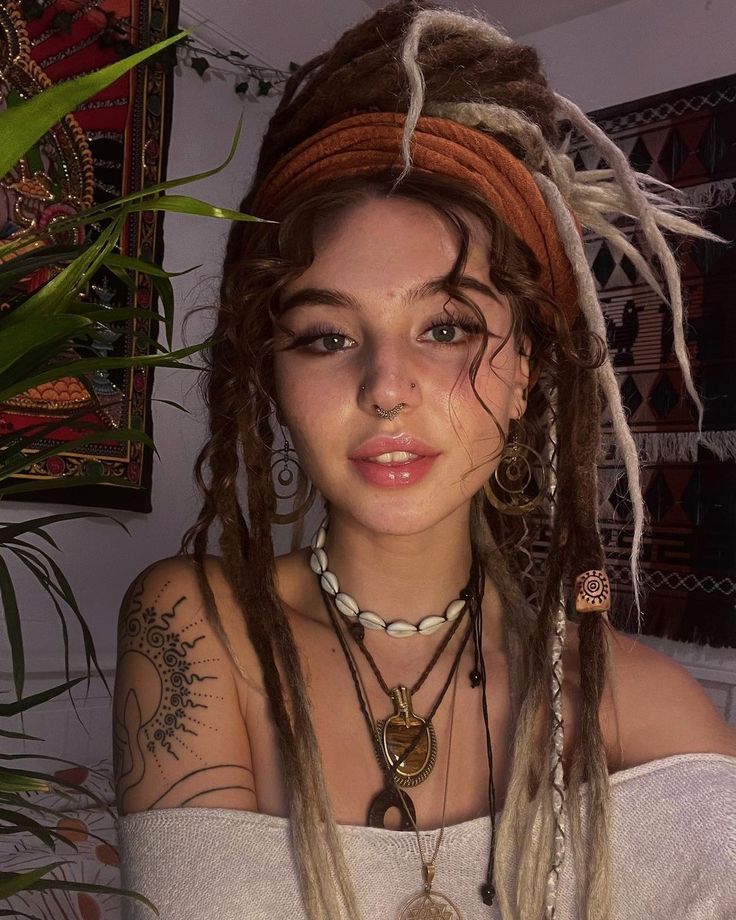 Fairy Dreadlocks, Female Dreads, Hippie Dreads, Hippie Makeup, Hippie Goddess, Hairstyle For Long Hair, Medium Length Hair Hairstyles, For Medium Length Hair Hairstyles, Dreads Girl