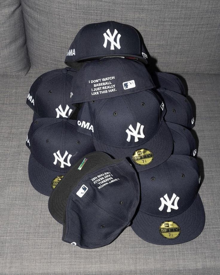 Yankee Hat, Ny Baseball, Streetwear Hats, Cool Finds, Praise God, Head Accessories, Dark Souls, Custom Hats, Album Art