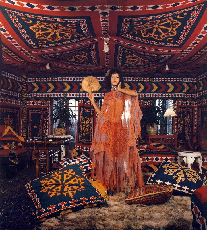 Pat Cleveland in Zandra Rhodes Pat Cleveland, Zandra Rhodes, Mode Hippie, Mode Boho, 1970s Fashion, Hippie Chic, Mode Vintage, Fashion Mode, 70s Fashion