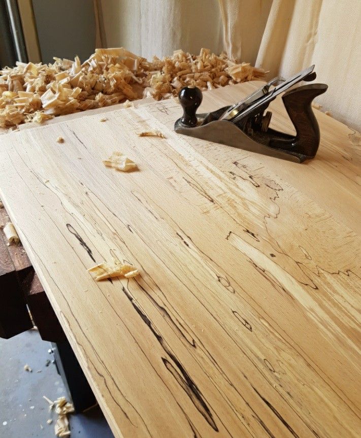 a table that has been sanded and is being worked on by a woodworking machine