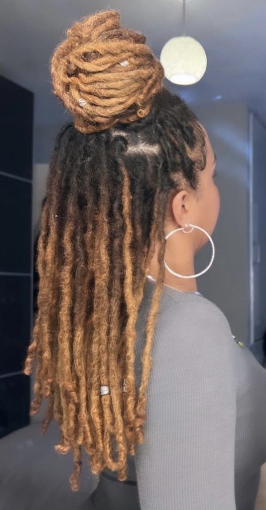 Dreads Extensions Black Women Styles, Blond Highlights On Locs, Honey Blond Dread Locks, Gold Locs Black Women, Sandy Brown Locs Black Women, Highlight Locs Black Women, Blonde Tip Locs, Sandy Brown Locs, Locs With Blonde Tips