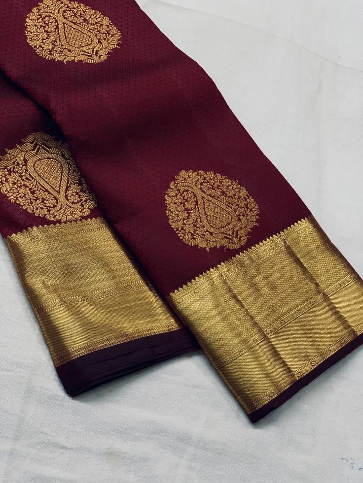 Burgundy Saree With Contrast Blouse, Maroon Pattu Saree, Tamil Clothes, Marriage Saree, Engagement Tray, Kerala Saree Blouse, Kerala Saree Blouse Designs, Silk Saree Blouse Designs Patterns, Maroon Saree