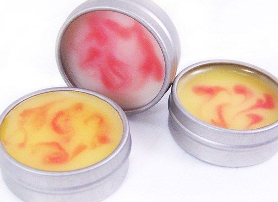 Homemade Lip Balm Recipe, Diy Lip Balm Recipes, Makeup Gifts, Makeup Recipes, Lip Balm Recipes, Homemade Lip Balm, Diy Kosmetik, Sweet Lips, Trendy Diy