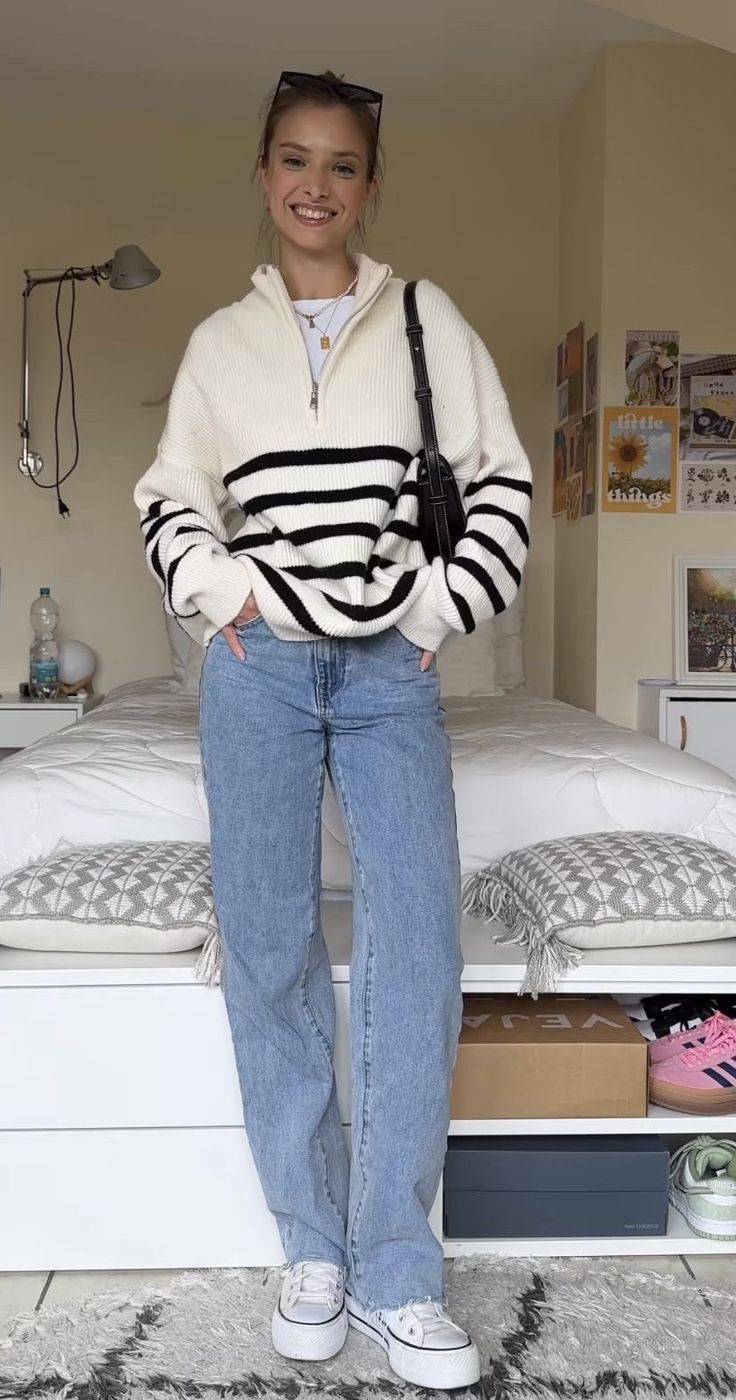 La Winter Outfits Casual, Outfit Inspo Cold Spring, Ivory Converse Outfit, Outfit Ideas Cold Spring, Casual Cold Spring Outfit 2024, Smart Summer Casual Women, Spring Outfits 2024 Cold, Seattle March Outfit, Spring Outfits 2024 School