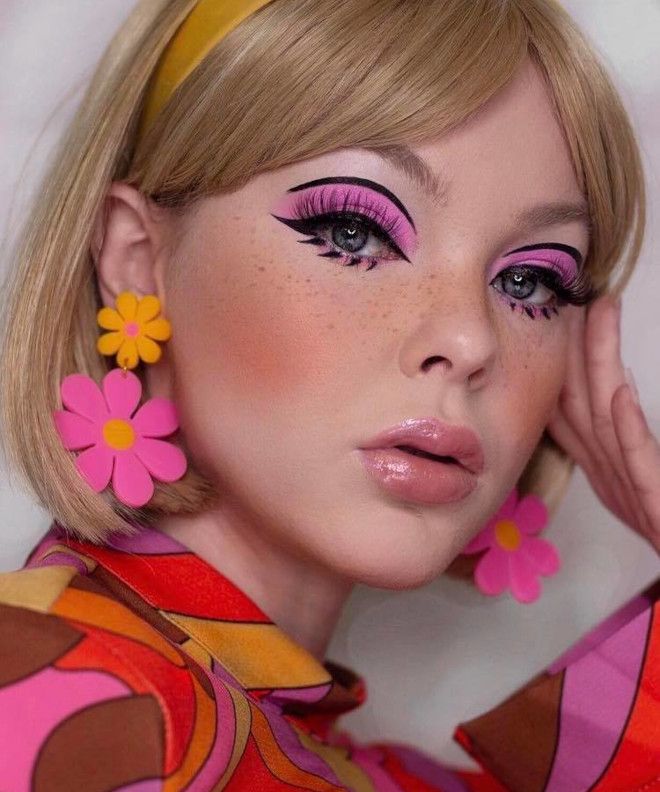 the most popular makeup trends throughout history that you can wear today 1960s Makeup, Look Disco, 60s Makeup, 70s Makeup, Retro Makeup, 70s Inspired Fashion, Vintage Makeup, Pink Makeup, Editorial Makeup