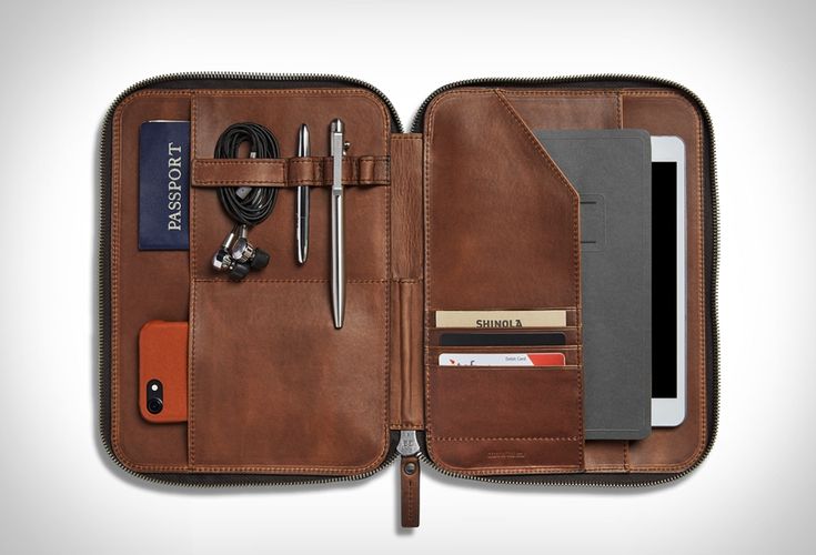 Shinola have introduced this elegant Tech Portfolio to keep your essential accessories neatly organized. Built from American-made navigator leather (a material that ages beautifully) this stylish case has four large open pockets with plenty o Tech Portfolio, Mens Accessories Necklace, Mens Accessories Vintage, Mens Accessories Bracelet, Leather Folder, Portfolio Case, Leather Portfolio, A Cell, American Leather