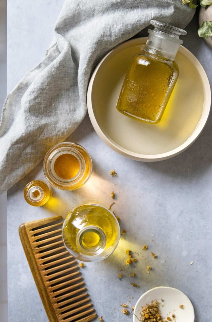 Oil Therapy, Oil Therapy For Hair, Natural Hair Care Aesthetic, Oiling Hair, Oil Hair, Hair Spa Images, Oil Aesthetic, Hair Oiling Aesthetic, Hair Oil Aesthetic