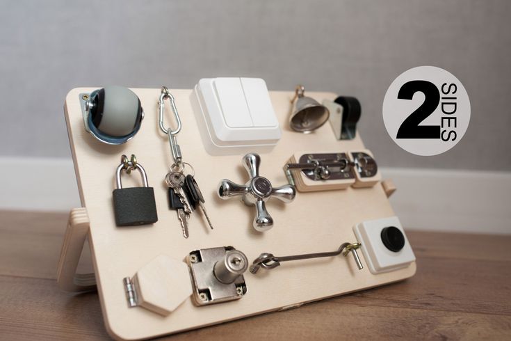 there are two sets of keys in the holder on the table with it's contents