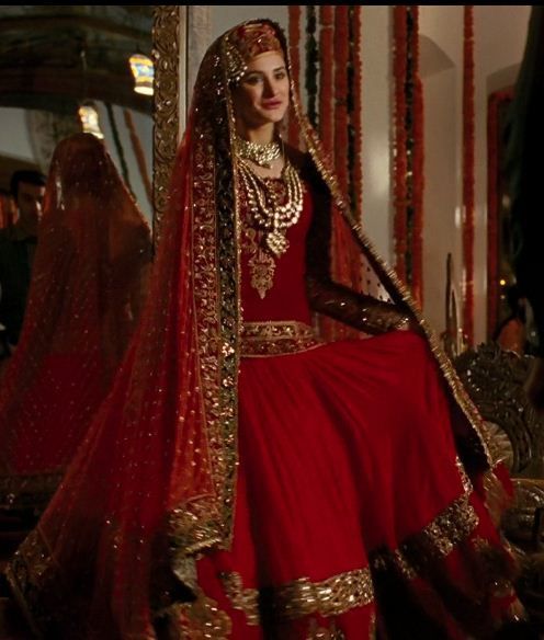 Pretty Kashmiri Bride! <3 Muslim Wedding Dresses, Indian Bridal Lehenga, Indian Look, Indian Bridal Dress, Pakistani Bridal Dresses, Indian Weddings, Pakistani Bridal, Wedding Dresses Unique, Wedding Dress Styles