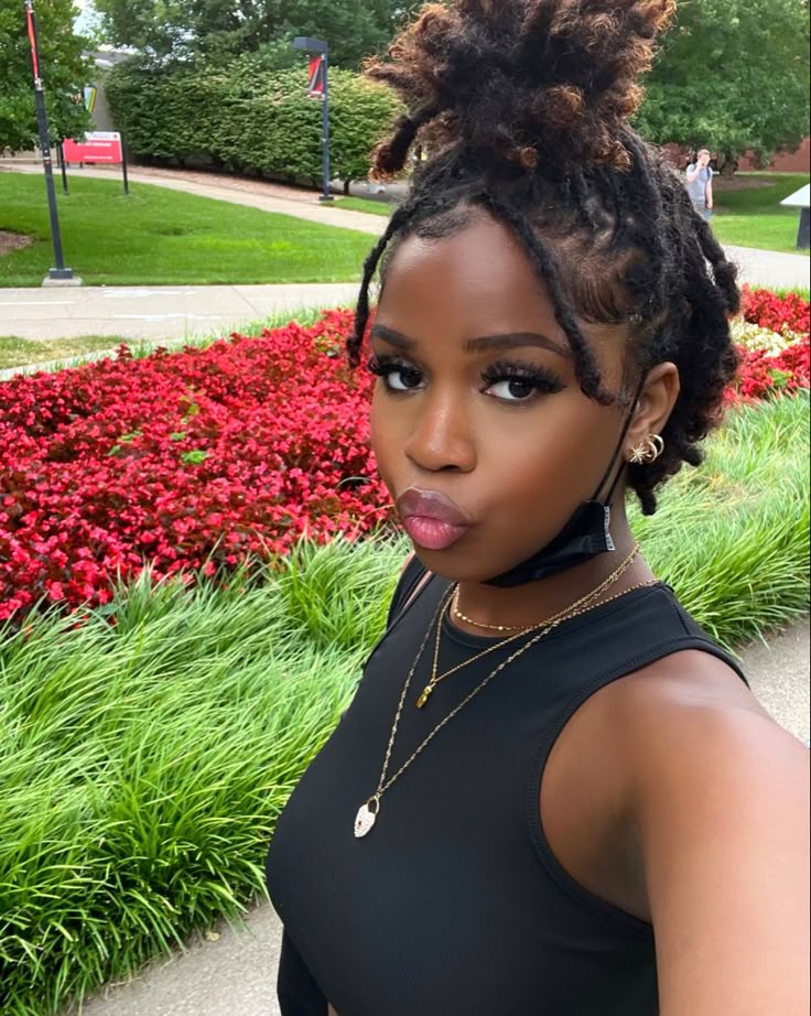 Cute Short Dread Hairstyles Black Women, How To Style Short Dreads Black Women, Shorts Locs Black Women, Lock Hair Styles Dreadlocks Black Women Long Hair, Mid Length Locs Black Women, Ear Length Locs Black Women, Short Locs For Black Women, Natural Dreads Black Woman, Styles For Short Locs Black Women