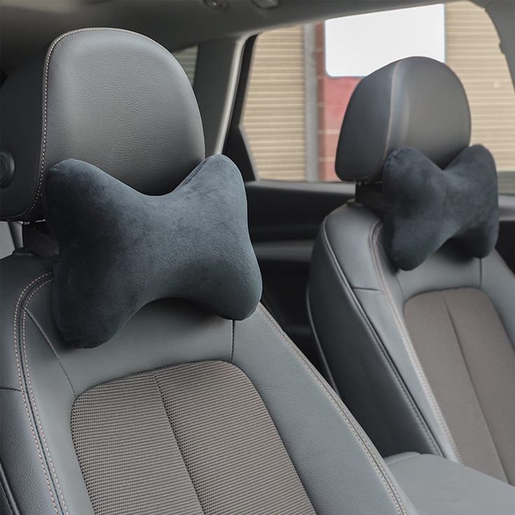 there are two pillows on the back seats of this car