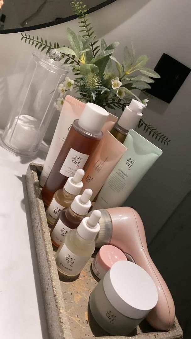 Pampering Aesthetic, Glowy Skincare, Skincare Korean, Korean Study, Haut Routine, Serum Skincare, Aesthetic Rose, Rose Aesthetic, Pampering Routine