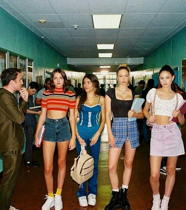 Fashion From 2000 Early 2000s, 90s Fashion Outfits 1990s Style Vintage, 80’s Fashion Women, 2000 Party Outfit, Colorful Y2k Outfits, 80s Aesthetic Fashion, Photoshoot Fits, Y2k Ideas, Comp Sci