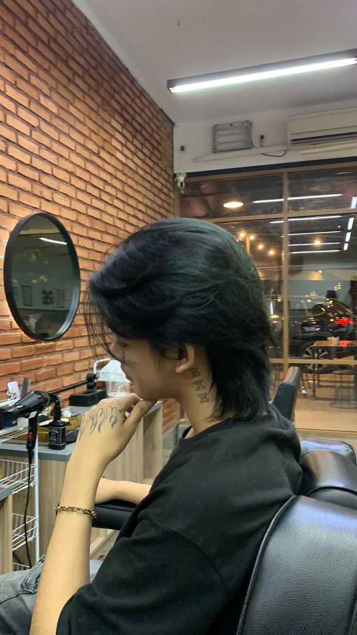 Asian Tomboy Haircut, Mullet Haircut Woman, Tomboy Haircut, Tomboy Hairstyles, Short Hair Tomboy, Girls Short Haircuts, Hair Tint, Hair Inspiration Short, Cool Hairstyles For Men