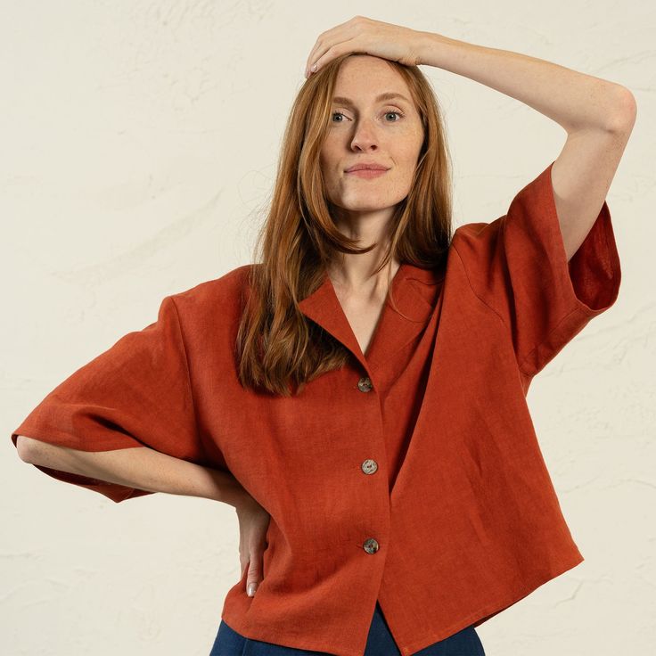 From meetings to coffee runs, Linen short sleeve shirt Siena keeps it practical without compromising style. This button down crop top with a v-neck, collar, and front buttons offers a loose fit for versatile comfort. Embrace the sustainability made linen, ensuring breathability and effortlessly blending fashion with functionality. Button Down Crop Top, Cinnamon Red, Quoi Porter, Linen Short, Linen Style, Casual Fit, Linen Top, Linen Clothes, Hot Weather