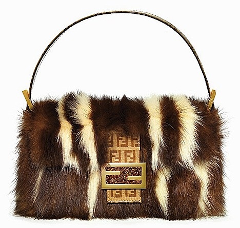 Fendi fur Fendi Fur, Fendi Baguette Bag, Vintage Designer Bags, Estilo Country, Vintage Fendi, Fur Bag, Pretty Bags, Cute Bags, Luxury Vintage