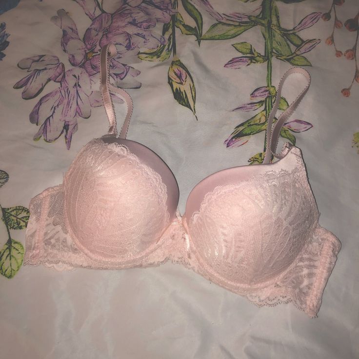 No Brand Adorable Looks So Comfortable! Bundle To Save Bras Coquette, Cute Undergarment Sets, Cute Bra Sets, Bras Cute, Cute Bras Aesthetic, Mha Outfits, Comfy Bras, Dr Wardrobe, Cute Lounge