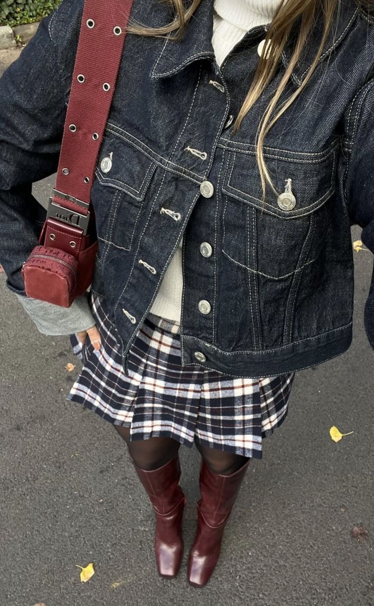 Sweater With Polo Shirt Underneath, Pattern Jacket Outfit, Preppy Outfits Aesthetic Winter, Jacket Vest Outfits, Outfit Layering Ideas, Bow Outfit, Boots Outfit Ideas, Look Adidas, Estilo Indie