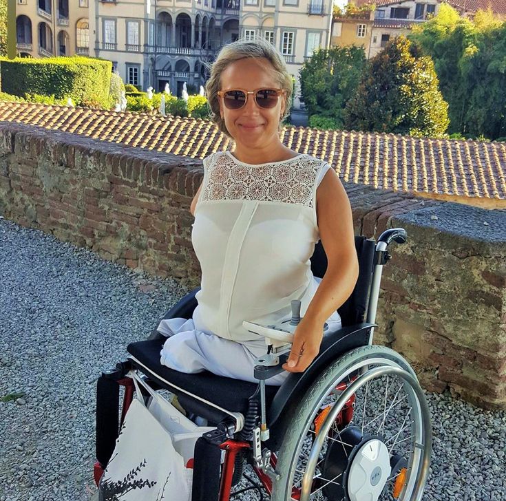 Triple amputee beauty Wheelchair Fashion, Wheelchair Women, Prosthetic Leg, Leg Braces, Bionic Woman, Dive In, Weight Lifting, The Good, Open Shoulder Tops