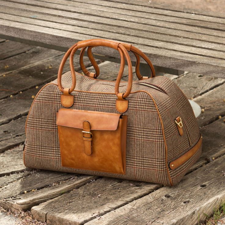 2863_hd Luxury Brown Canvas Weekender Bag, Luxury Leather Chic Duffle Bag, Luxury Leather Weekender Bag With Luggage Sleeve, Luxury Soft Leather Brown Travel Bag, Luxury Leather Travel Bag As Gift, Luxury Leather Rectangular Travel Bag, Luxury Leather-lined Travel Bag For Business Trips, Luxury Chic Duffle Bag With Large Capacity, Luxury Designer Brown Weekender Bag