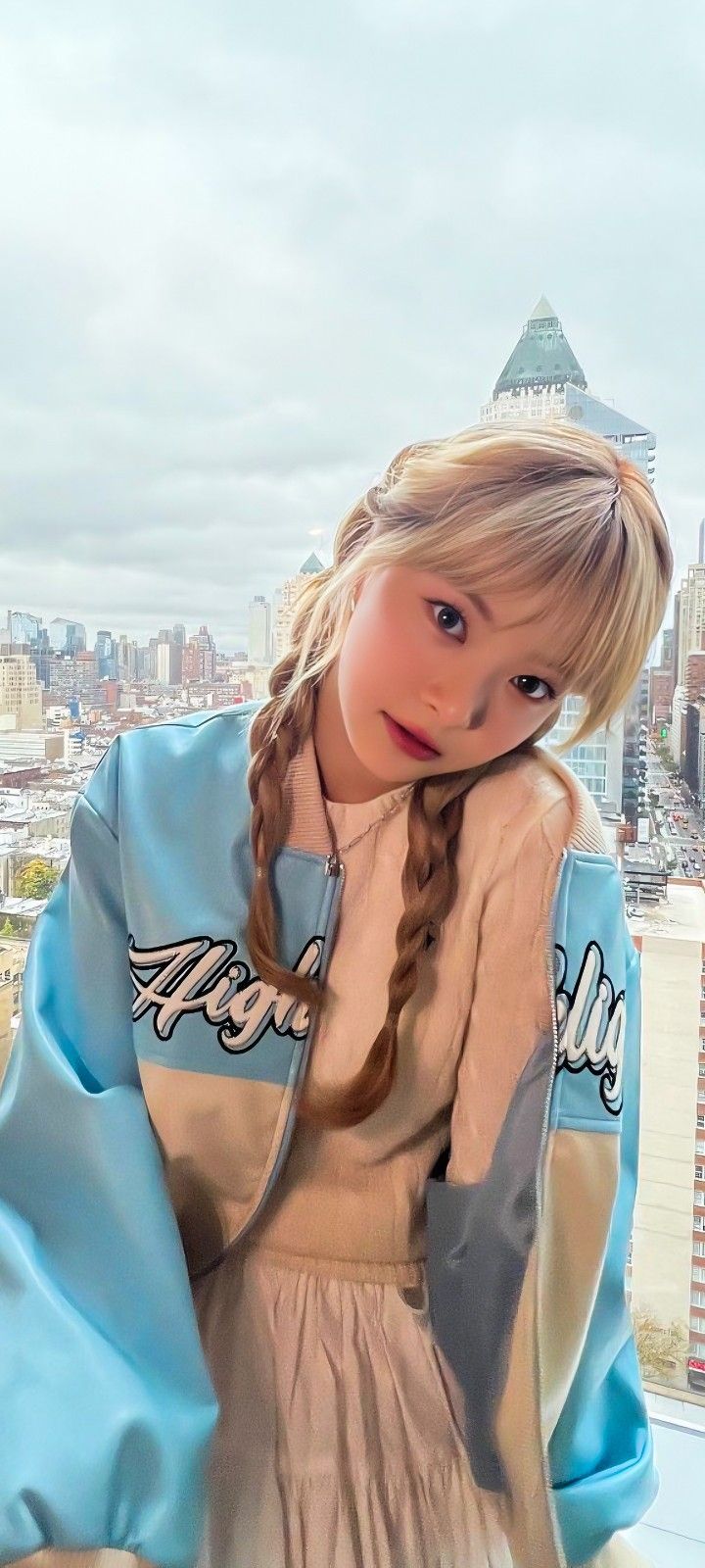 Eunchae Wallpaper, Le Sserafim Wallpaper, Eunchae Le Sserafim, Black Pink Background, Dance Kpop, Red Aesthetic, Cute Celebrities, Especially For You, Kpop Wallpaper