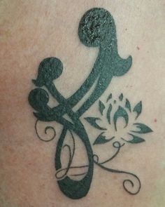 a tattoo design on the back of a woman's shoulder