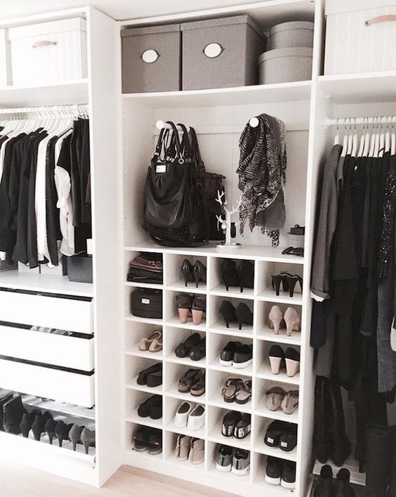 small bedroom 5 hacks to make it easier for someone to use the space in their closet