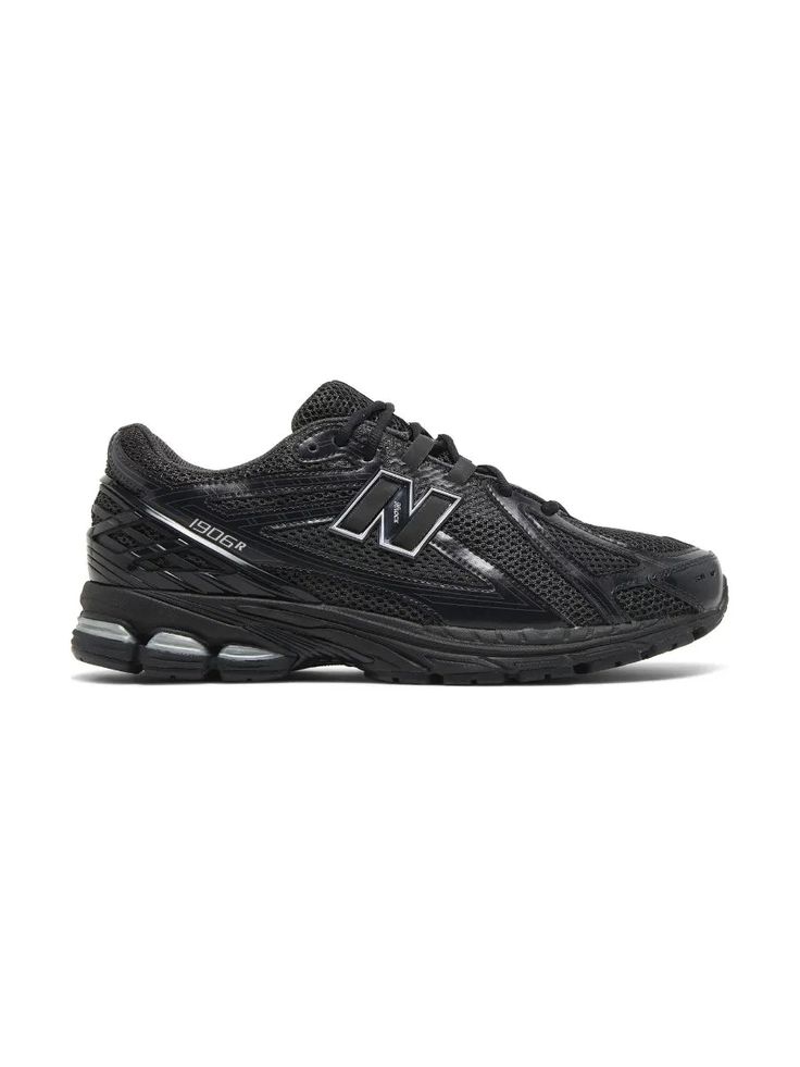 The iconic 1906R sneakers for men from New Balance are making a comeback in a brand-new version. Named after the year New Balance was founded and reimagined with an upper inspired by 2000s running shoes, these classic sneakers maintain their status as a must-have model in the running world. New Balance 1906r Black, Black Sneakers Aesthetic, Must Have Shoes, New Balance 1906r, Shoes Names, Sneakers Noir, Technical Design, Low Air Jordan 1, Air Jordan 9