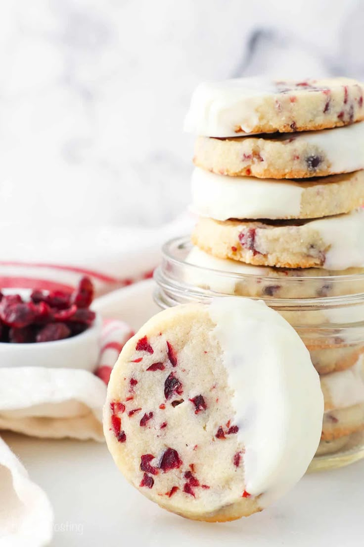 cranberry white chocolate chip cookies in a jar