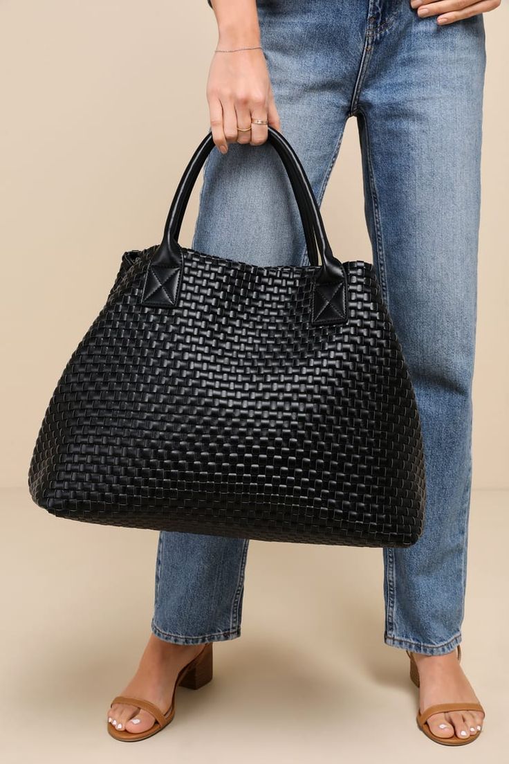 Black Tote Bag - Woven Vegan Leather Bag - Oversized Tote Bag - Lulus Woven Purse Outfit, Best Travel Totes For Women, Affordable Luxury Handbags, Best Travel Purses For Women, Fall Bags 2024, Women’s Work Bag, Handbags 2024 Trends, Work Totes For Women, Big Bags For Women