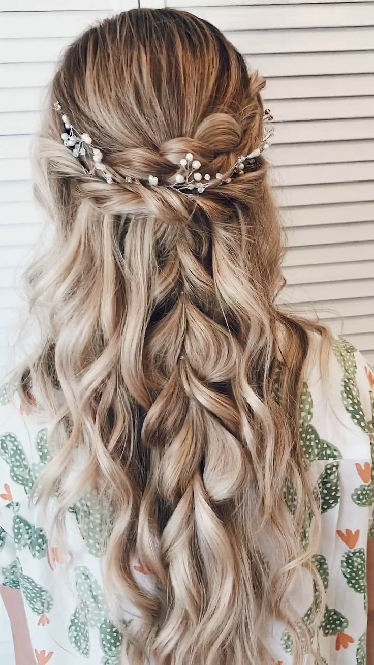 Half Up Wedding Hair, Wedding Hair Half, Boho Wedding Hair, Long Hair Wedding Styles, Prom Hairstyles For Long Hair, Homecoming Hair Down, Homecoming Hair, Wedding Hair Inspiration, Wedding Hair Down