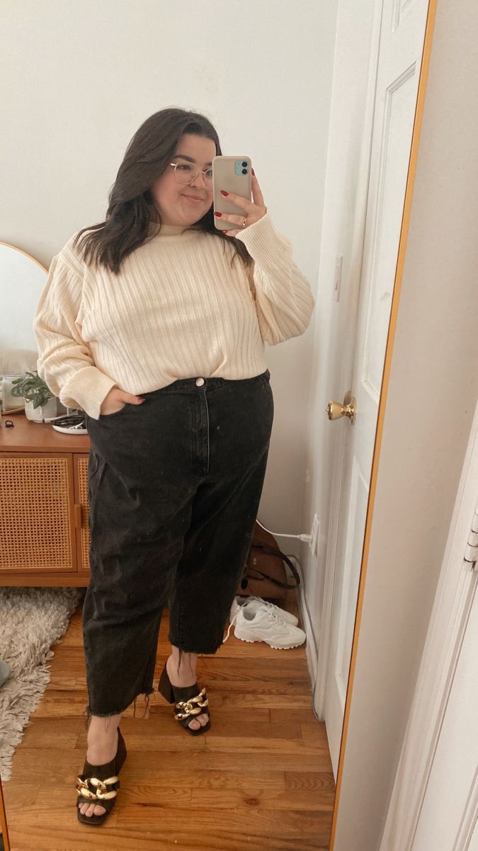 Plus Size Light Jeans Outfit, Mom Jeans Plus Size Outfit, Black Jeans Outfit Plus Size, Cbt Homework, Plus Size Mom Jeans Outfit, Smart Casual Work Outfit Plus Size, White Outfit Plus Size, Plus Size Black Jeans Outfit, Plus Size Lesbian Fashion