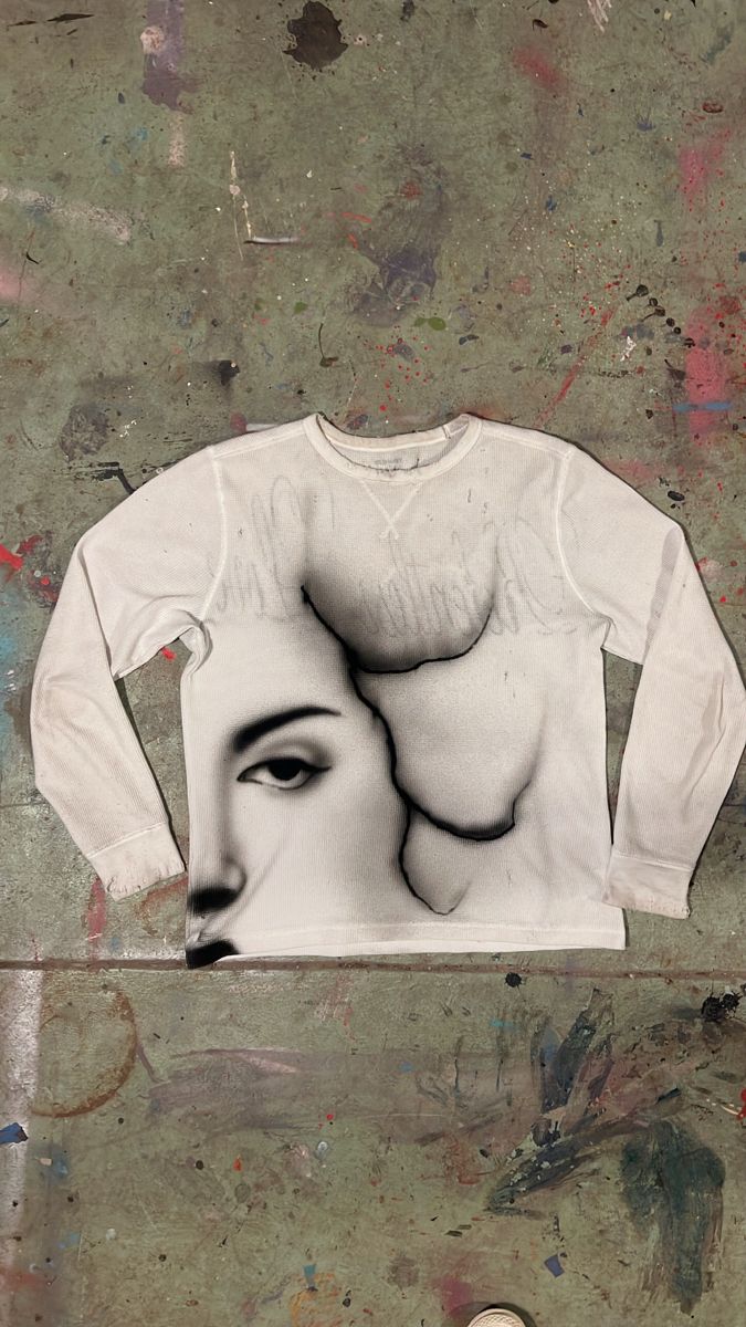 Airbrush Clothing, Pants Painting, Airbrush Tee, Airbrush Clothes, Kendall Jenner Bella Hadid, Life Is Strange Wallpaper, Airbrush T Shirts, Olympic Trials, Painted Clothes Diy