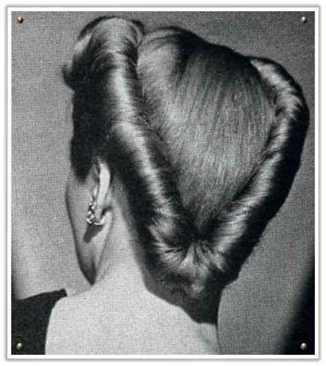 1940's actresses victory roll hairdos | Back view of a tightly rolled hairstyle option, circa 1940's Fifties Makeup, 1940's Hairstyles, Victory Roll, Forties Fashion, Retro Updo, Vintage Hairstyle, Historical Hairstyles, 40s Hairstyles, Men Costumes