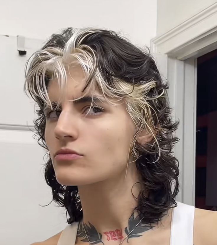 Curly Alternative Hair Men, Cute Transmasc Haircuts, Mullet Hair Reference, Masc Shag Haircut, Curly Gender Neutral Hair, Modern Mullet Shaved Sides, Masculine Updo, Hair Bleaching Ideas, Short Hush Cut With Curtain Bangs