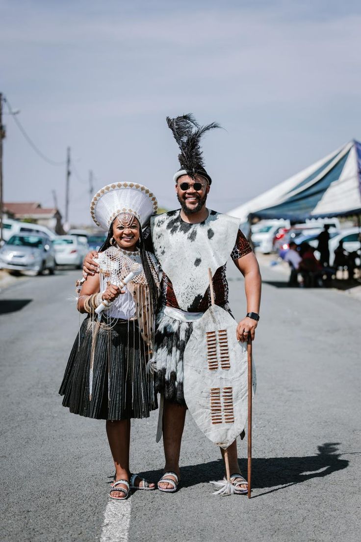 Traditional Wedding Dress African, Zulu Traditional Wedding Dresses, Zulu Bride, Zulu Traditional Wedding, Zulu Traditional Attire, Traditional Weddings, Traditional African Clothing, Wedding Pose, African Traditional Wedding