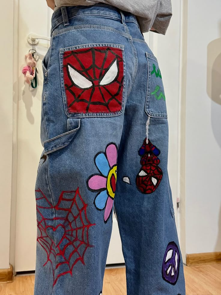 Spider Man Craft Ideas, Spider Man Jeans, Spiderman Clothes Aesthetic, Jeans Sewing Ideas, Painted Shirts Aesthetic, Spiderman Shirt Outfit, Spider Man Pants, Spiderman Outfit Women, Painting Pants Ideas