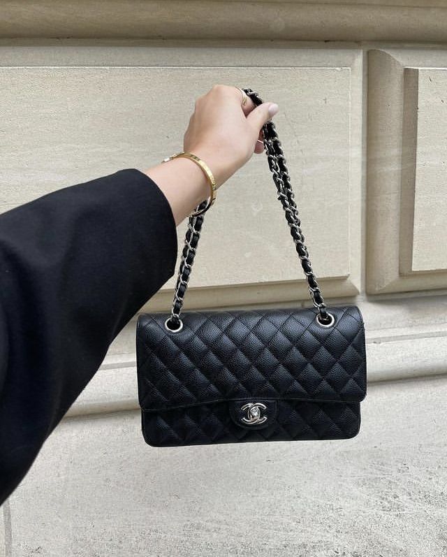 Black Designer Bags, Chanel Bag Classic, Dream Bag, Luxury Bags Collection, Dream Bags, Girly Bags, Luxury Purses, Fancy Bags, Classic Bags