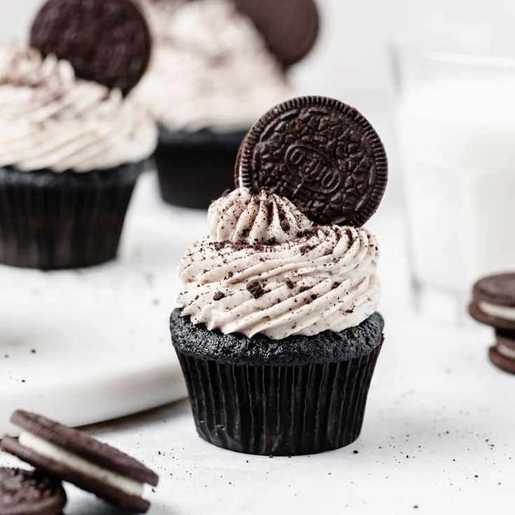 chocolate cupcakes with oreo cookies and cream frosting