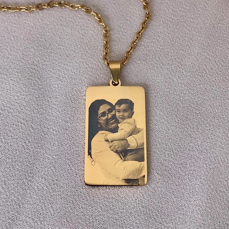 Personalized Photo Necklace for Mom, custom Portrait Necklace, engraved photo necklace for woman, custom gifts for mom and grandma MATERIALS: - Plating material: 18k gold plated.  HOW TO PLACE YOUR ORDER: - Choose the color gold or silver. - Send the image you want engraved on the chain pendant via Etsy Conversation! with your order number or to our email laserthrought@gmail.com. The better quality the photo, the better the engraving will be. *Posterior engraving IF possible, you can engrave a date, coordinates, names, phrases, messages...* PROCESSING TIME: Usually our order processing time is 3 to 5 business days; As these are personalized orders, we give ourselves with great dedication so that they are as perfect as possible. This time does not include delivery time. Ours are made with a Mom Photo, Photo Tag, Portrait Necklace, Necklace For Mom, Mom Photos, Photo Necklace, Photo Pendant, Photo Engraving, Mom And Grandma