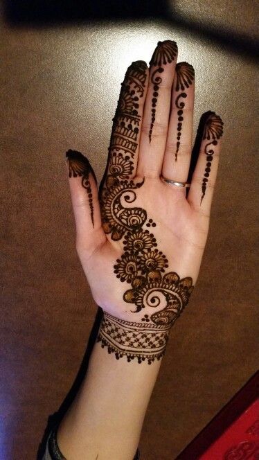 Simple Medhni Design, Simple Mehendi Palm Design, Medhni Design Simple, Simple Mehndi Designs In Front Hand, Arabic Mehendi Designs Front Hand Simple, Mandhi Design Front Hand, Cute Mehndi Designs Front Hand, Simple Mehendi Arabic, Mehandi Designs For Hands Simple Palms